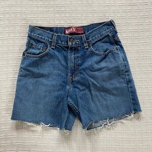Levi’s 550 relaxed fit jean shorts.